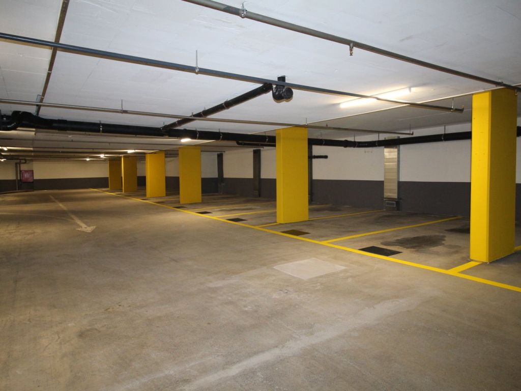 Einstellplatz an zentraler Lage zum Vermieten