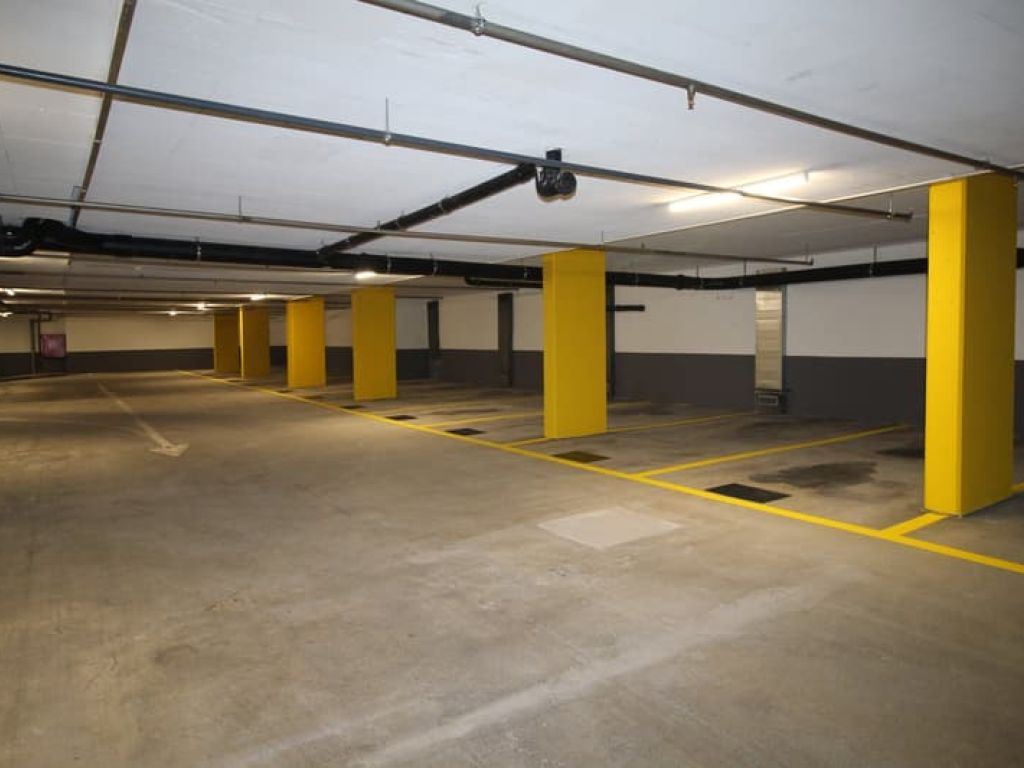 Einstellplatz an zentraler Lage zum Vermieten